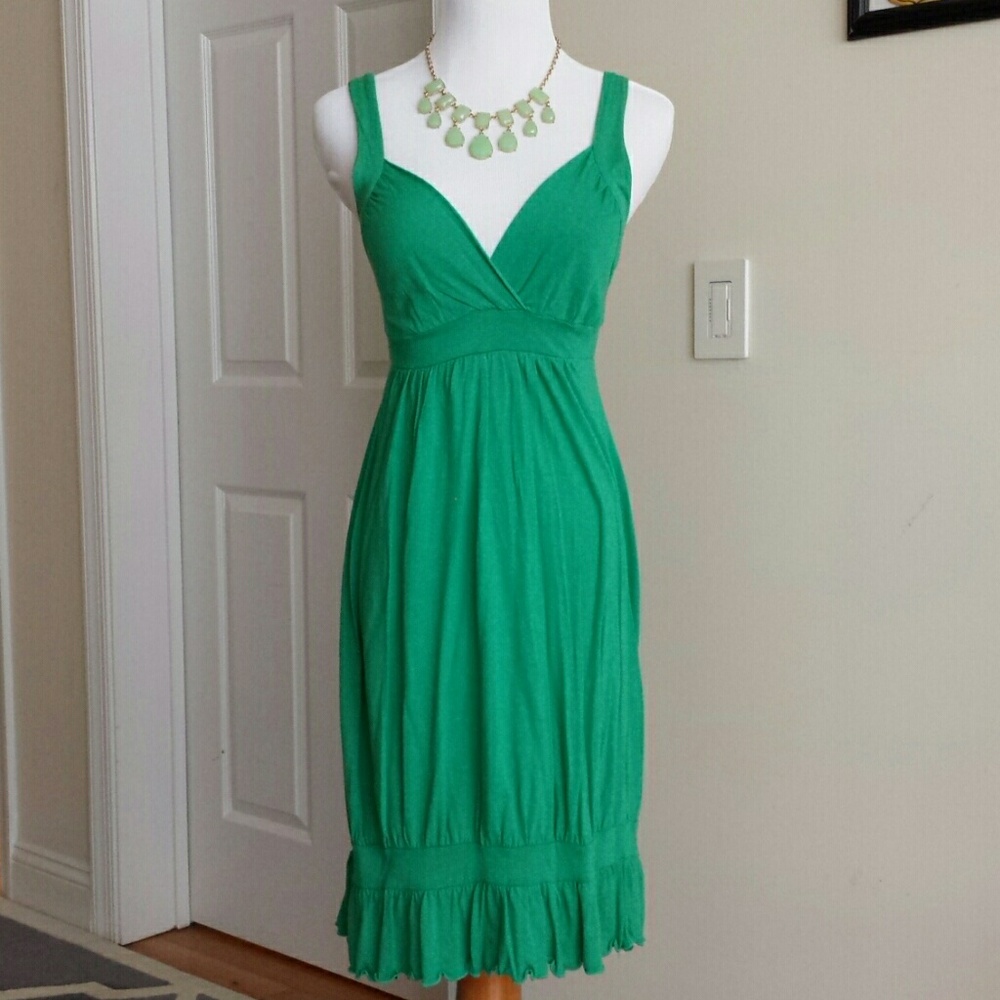 Lush Green Sleeveless V-Neck Sundress